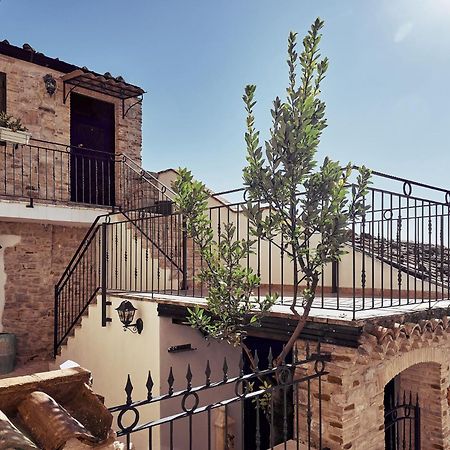 Il Cortiletto Del Borgo Bed & Breakfast Pietra Montecorvino Exterior photo