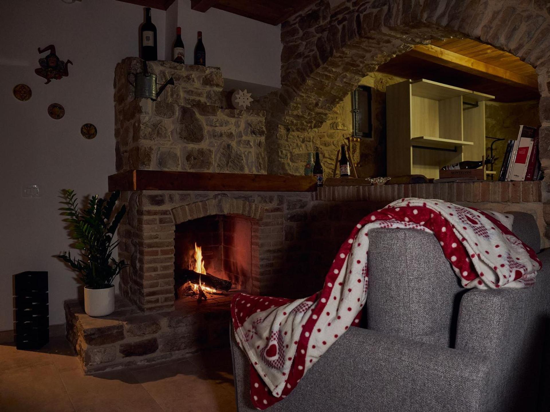 Il Cortiletto Del Borgo Bed & Breakfast Pietra Montecorvino Exterior photo