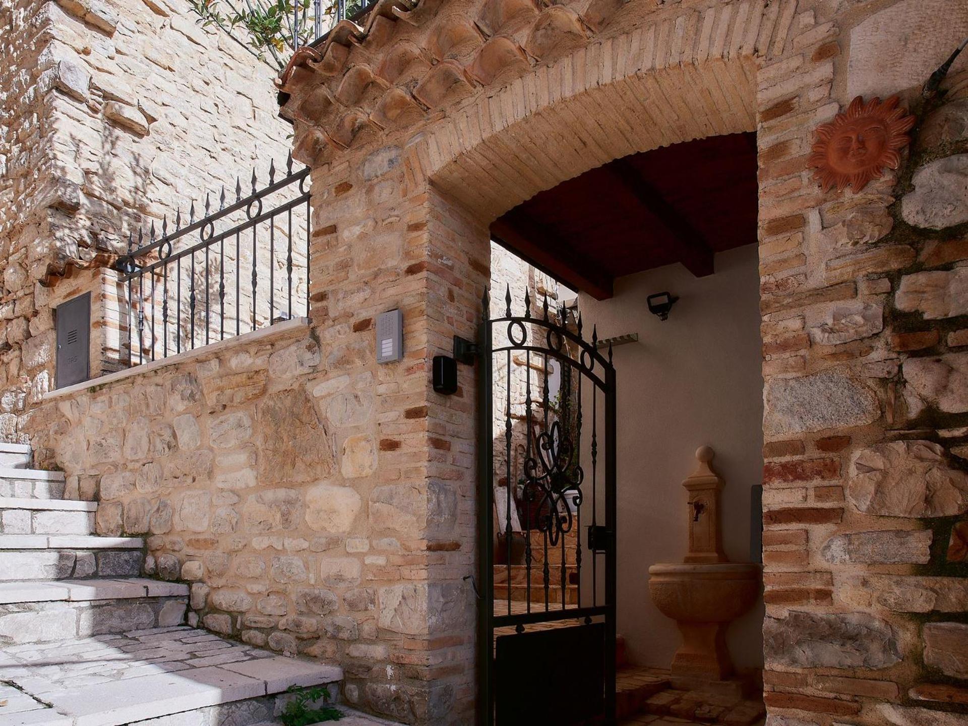 Il Cortiletto Del Borgo Bed & Breakfast Pietra Montecorvino Exterior photo