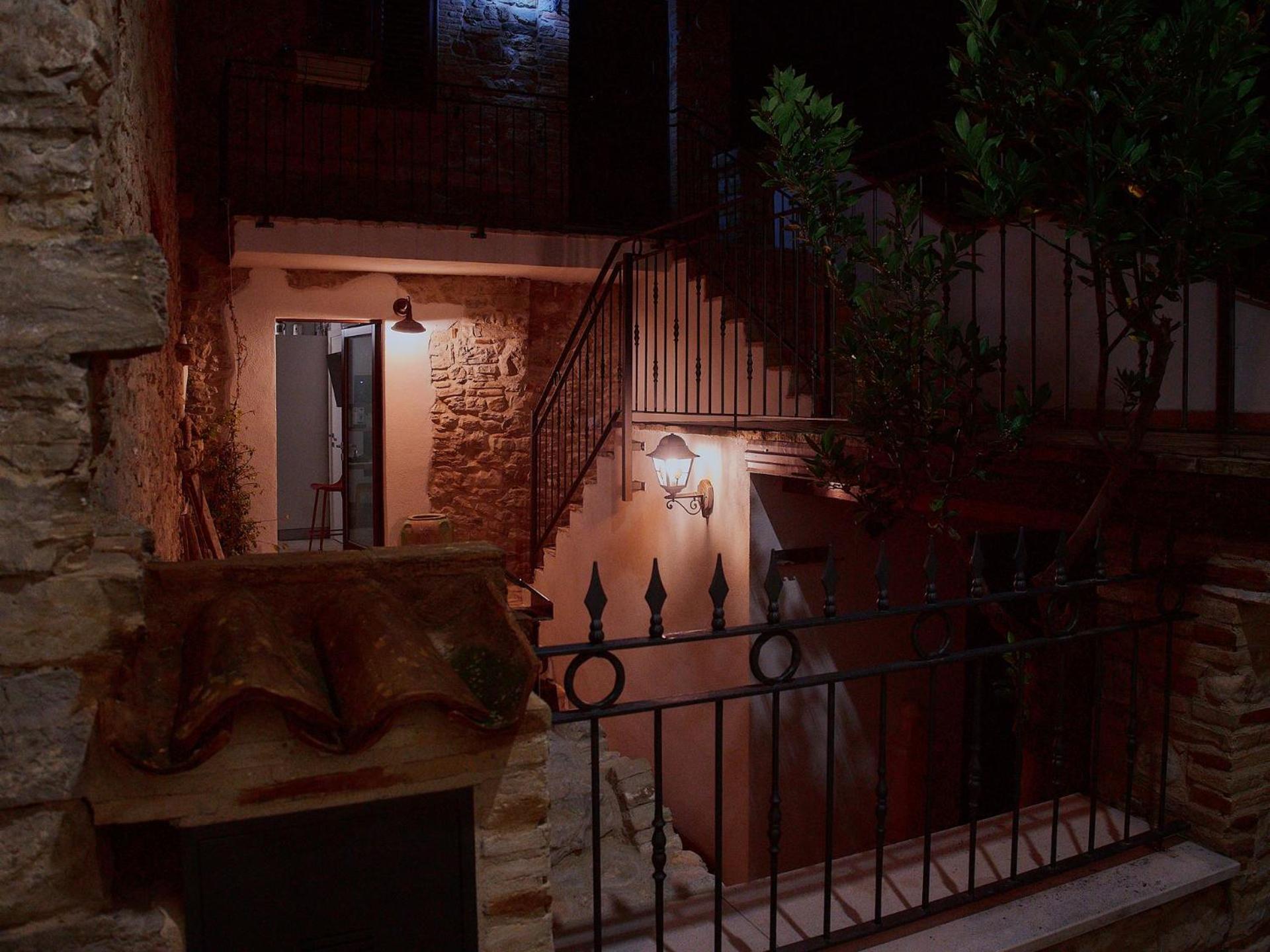 Il Cortiletto Del Borgo Bed & Breakfast Pietra Montecorvino Exterior photo